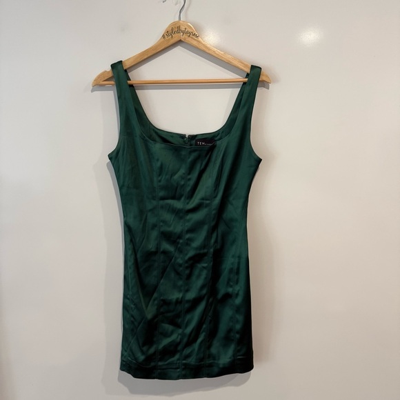 Aritzia Babaton Elegant Green Satin Mini Sleeveless Dress - Picture 2 of 8